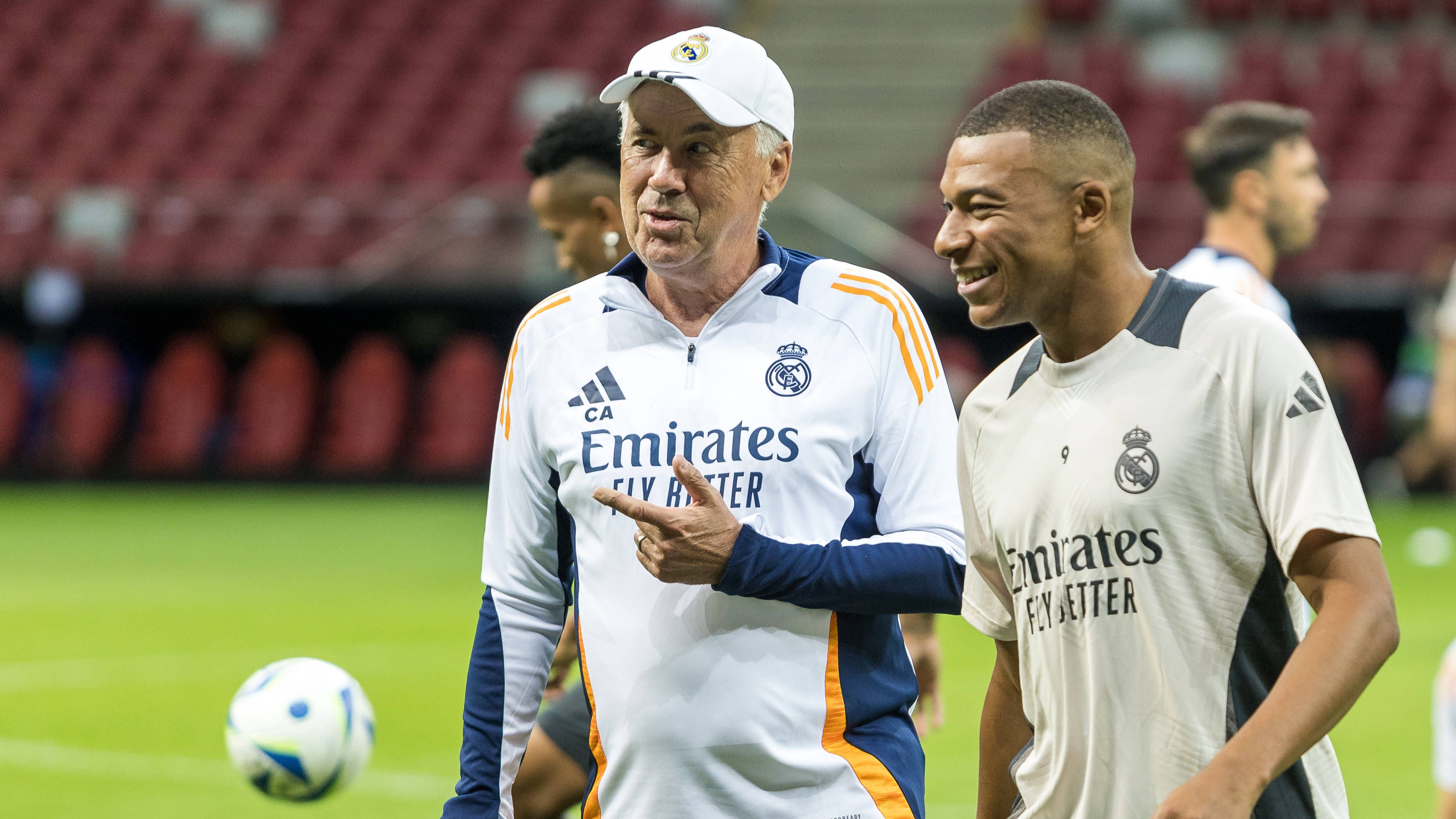 Real Madrid Ancelotti Vole Au Secours De Mbapp Goal Fran Ais