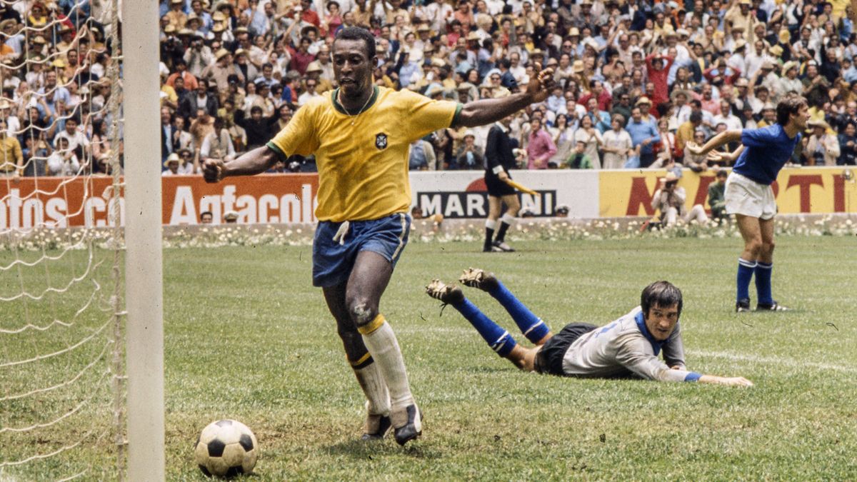Das bislang teuerste Fußball-Trikot der Welt: Jenes von Pele im WM-Finale 1970.