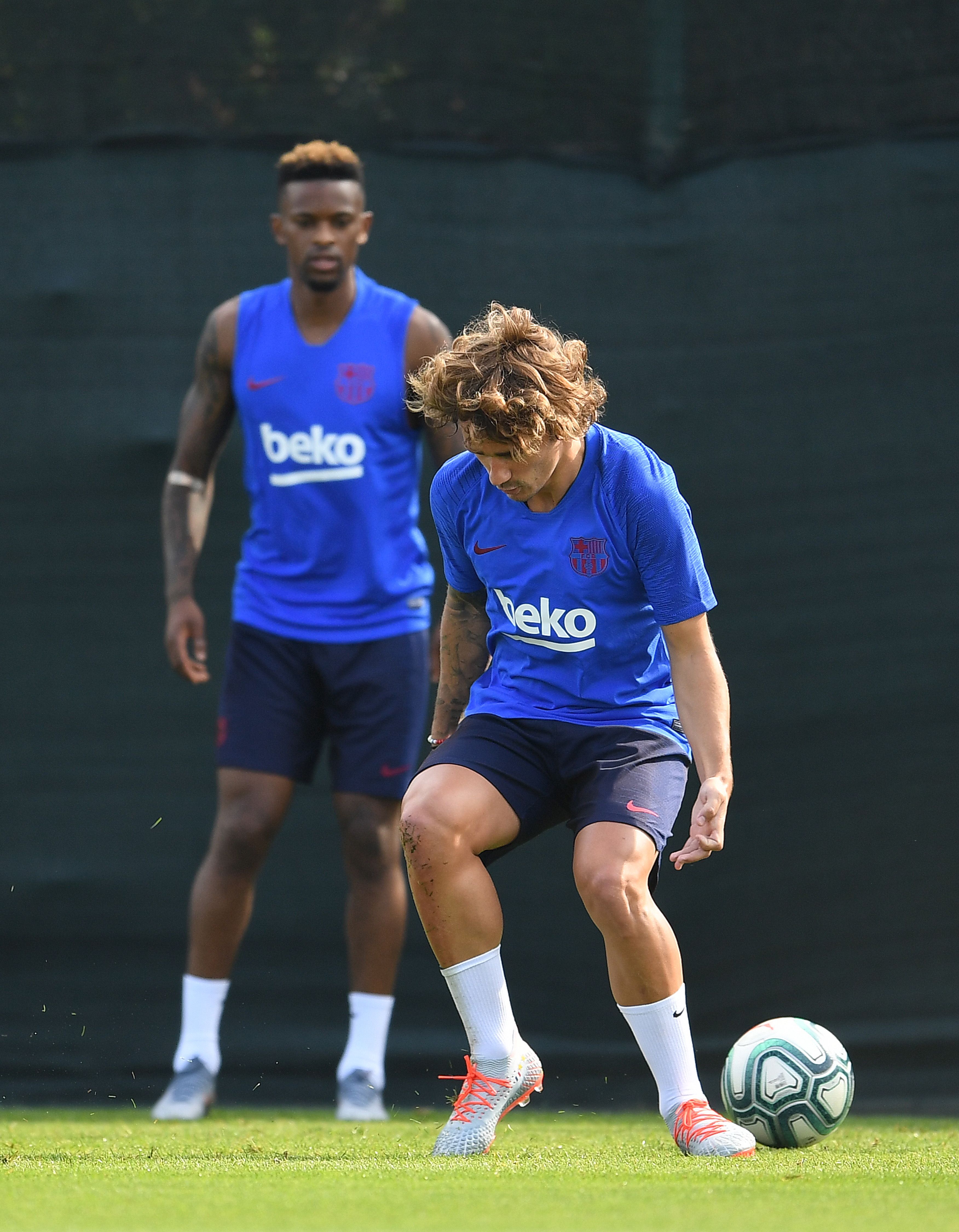 EMBED ONLY Antoine Griezmann FC Barcelona nutmeg