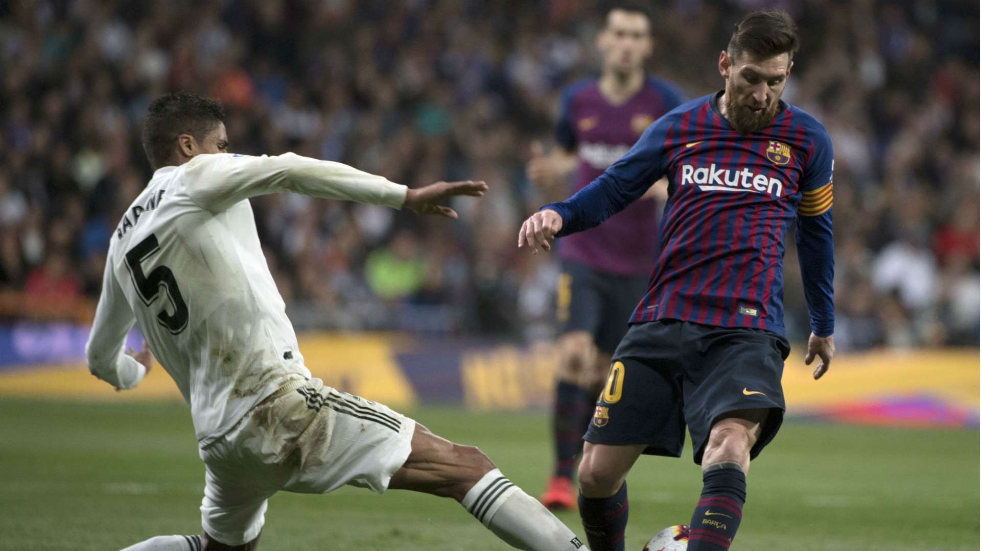 Raphael Varane Lionel Messi Real Madrid Barcelona 2018-19