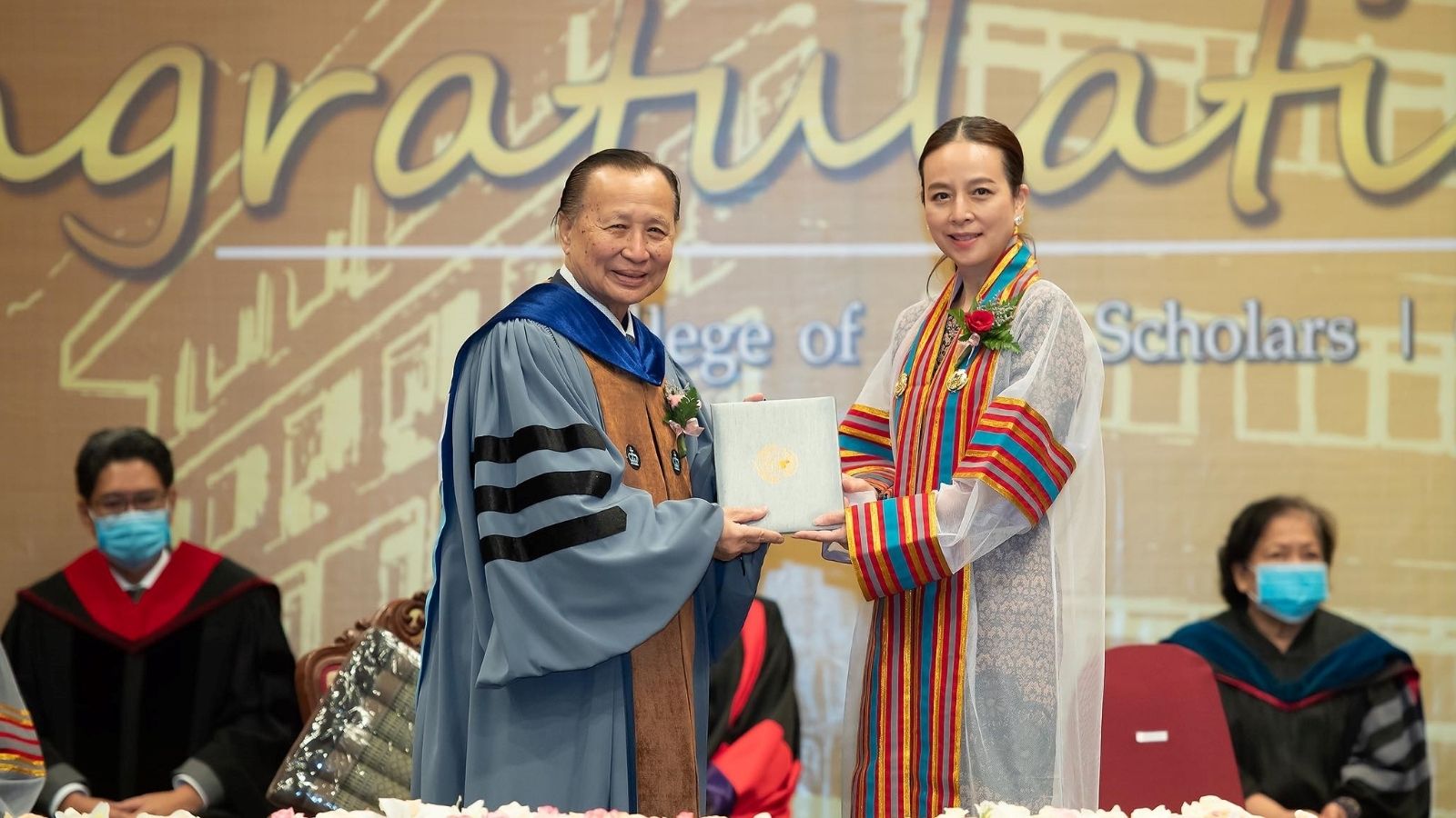 นวลพรรณ ล่ำซำ