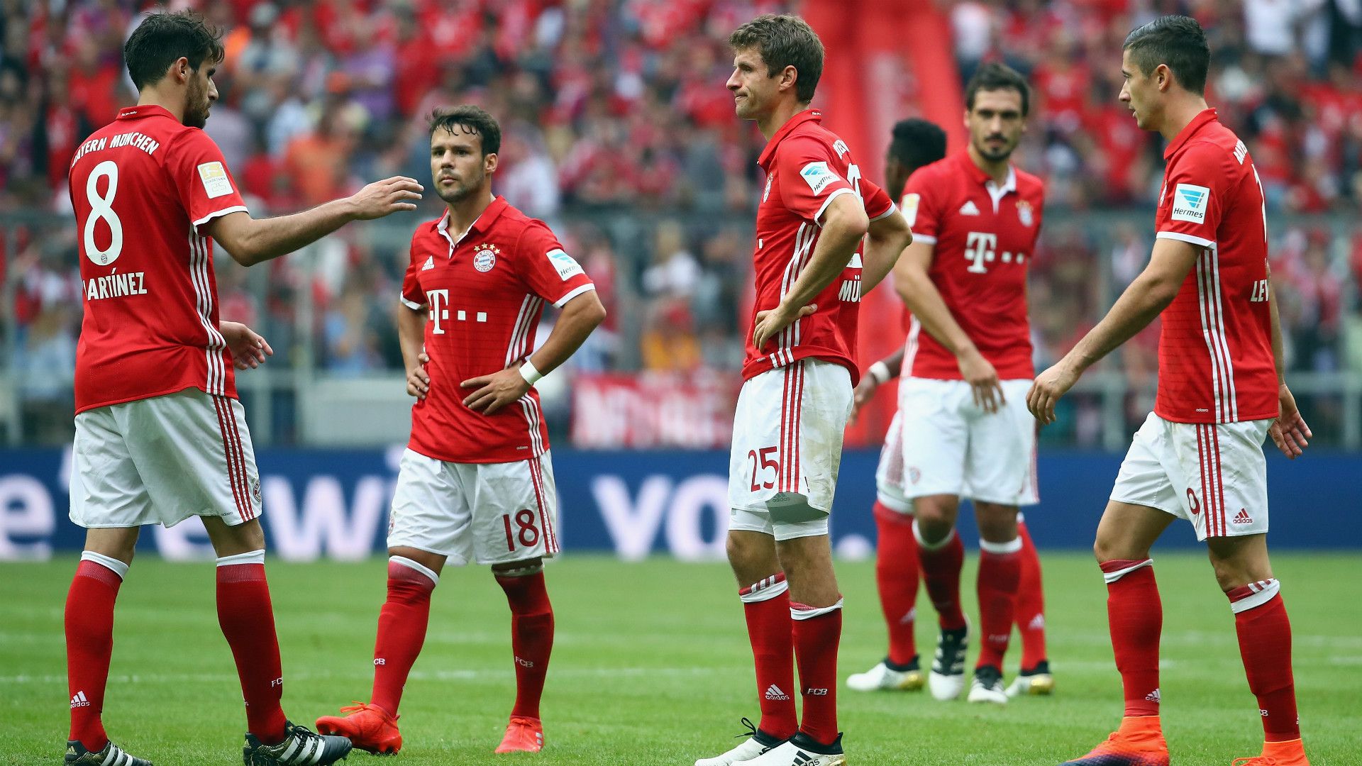 Thomas Muller Javi Martinez Bayern Munchen 1 FC Koln Bundesliga 01102016