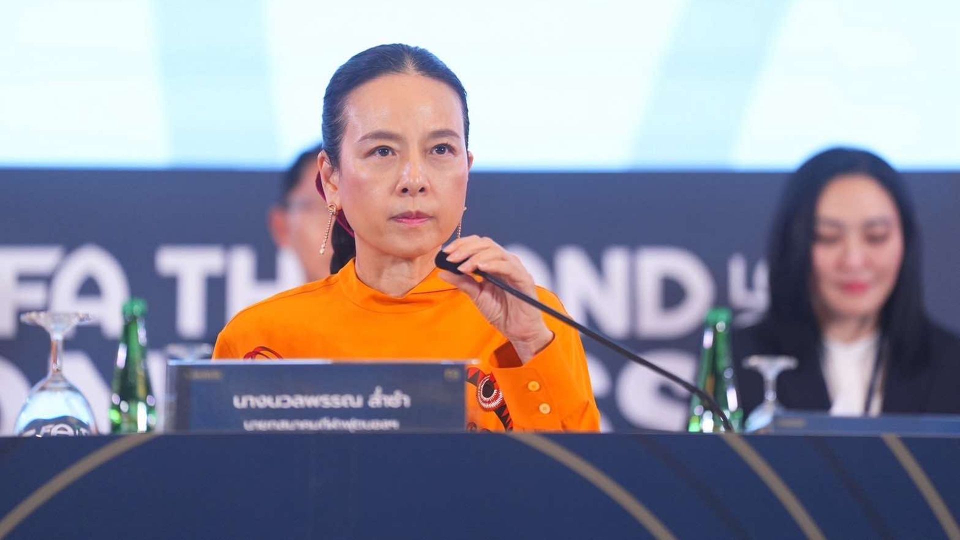 นวลพรรณ ล่ำซำ