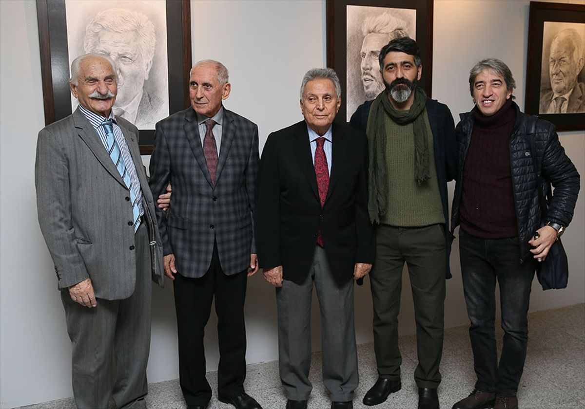 Cem Ascioglu Bordo Mavi Kara Kalem Exhibition