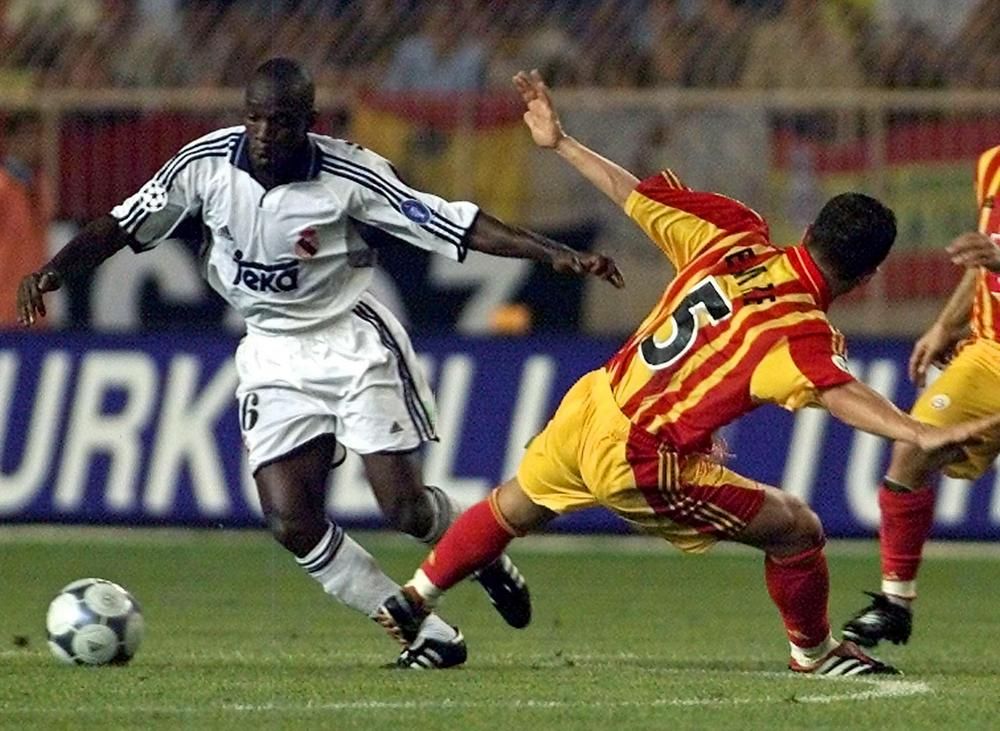 ARCHIVE: Emre Belozoglu (Galatasaray) - Claude Makelele (Real Madrid), UEFA Super Cup Final 2000