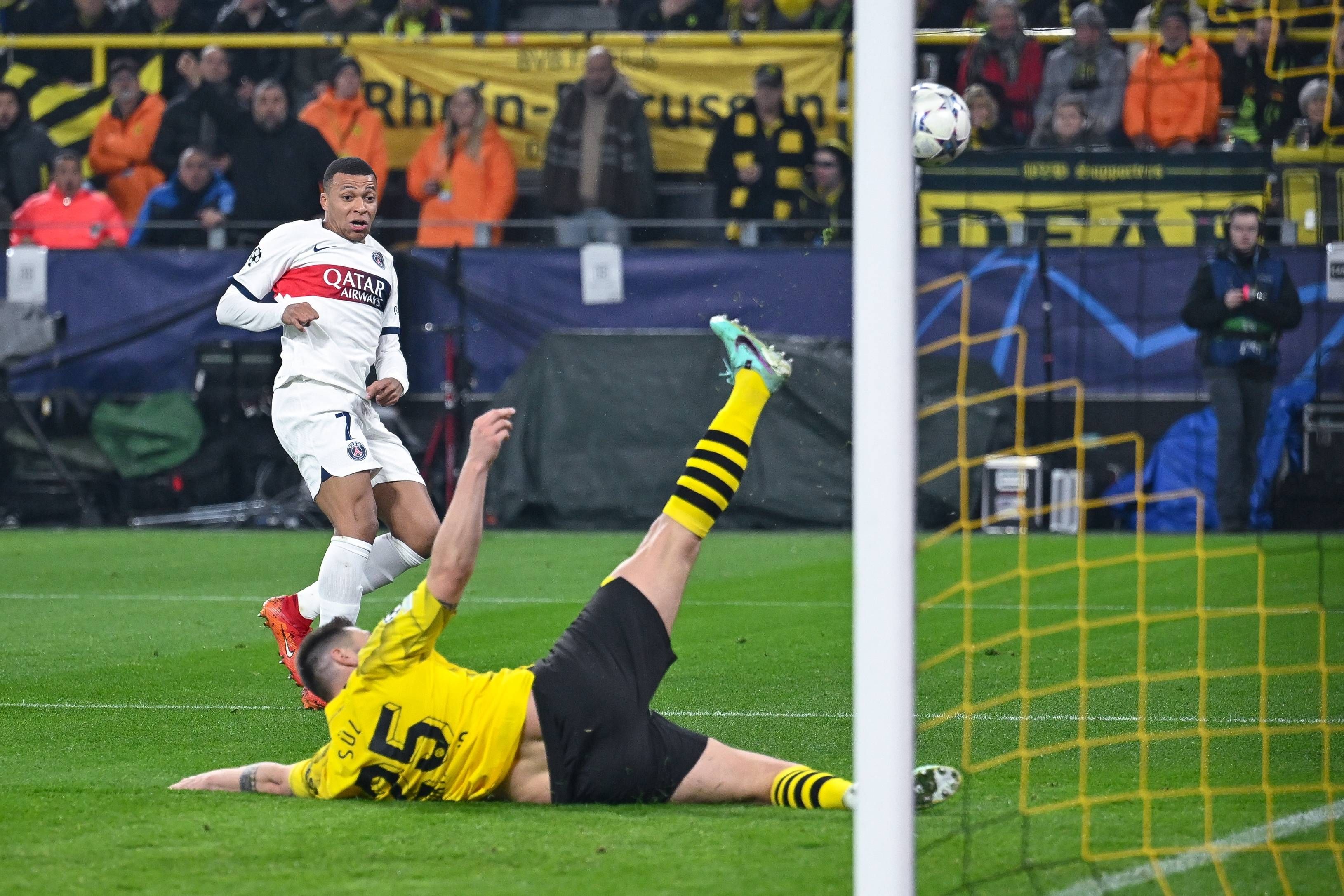 Niklas Süle Monstergrätsche Kylian Mbappe 2024 