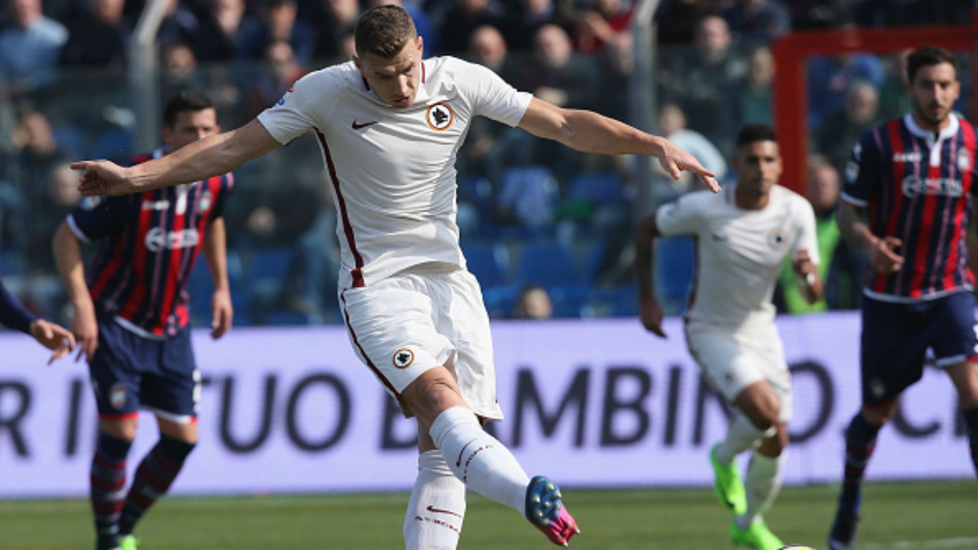 Edin Dzeko Crotone Roma Serie A