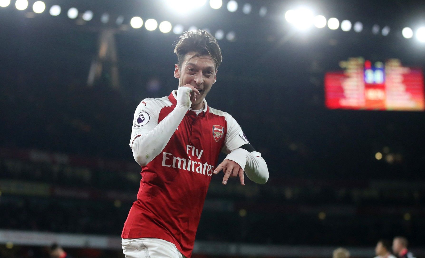 エジルが語るアーセナル愛…キャリア最大の苦境も「移籍はない。逃げる