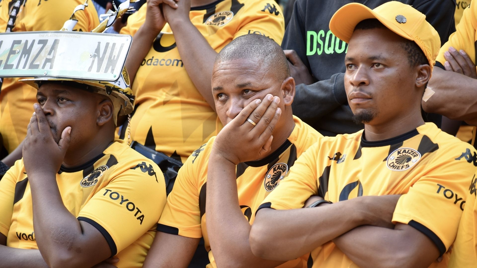 Forget about Kaizer Chiefs signing new players, nothing is going to happen  at Naturena because Motaung Jr. has failed to bring quality! But Chiefs  must try & sign Orlando Pirates' Monnapule Saleng' -