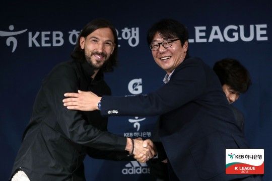 Dejan Hwang sun-hong 데얀 황선홍