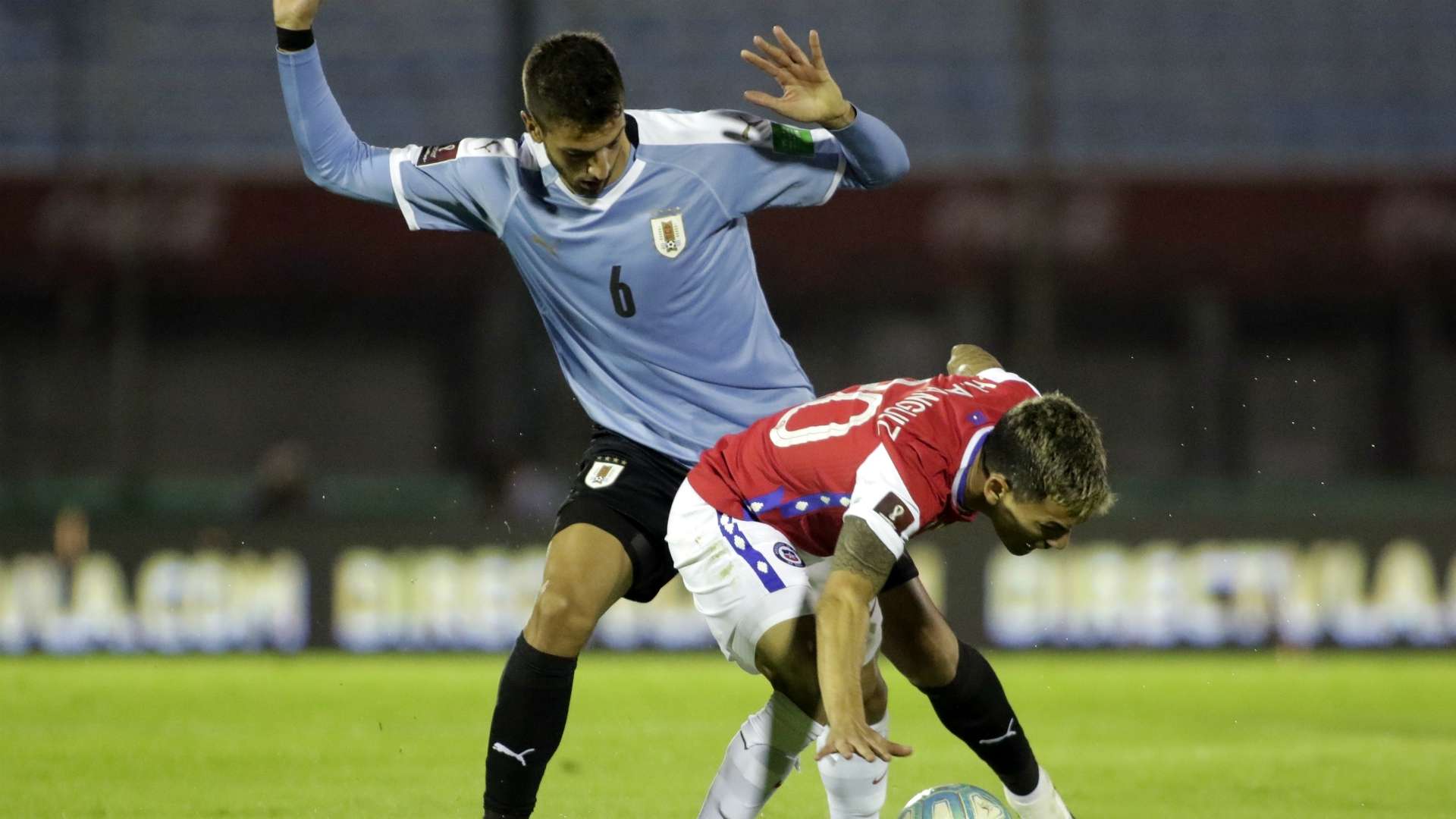 Rodrigo Bentancur - Charles Aránguiz Uruguay Chile 08102020