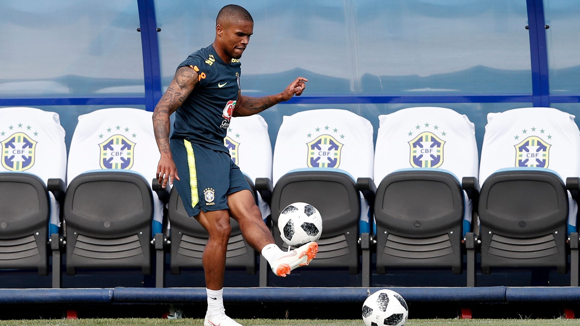 Douglas Costa Brasil treino Copa do Mundo 29 06 18