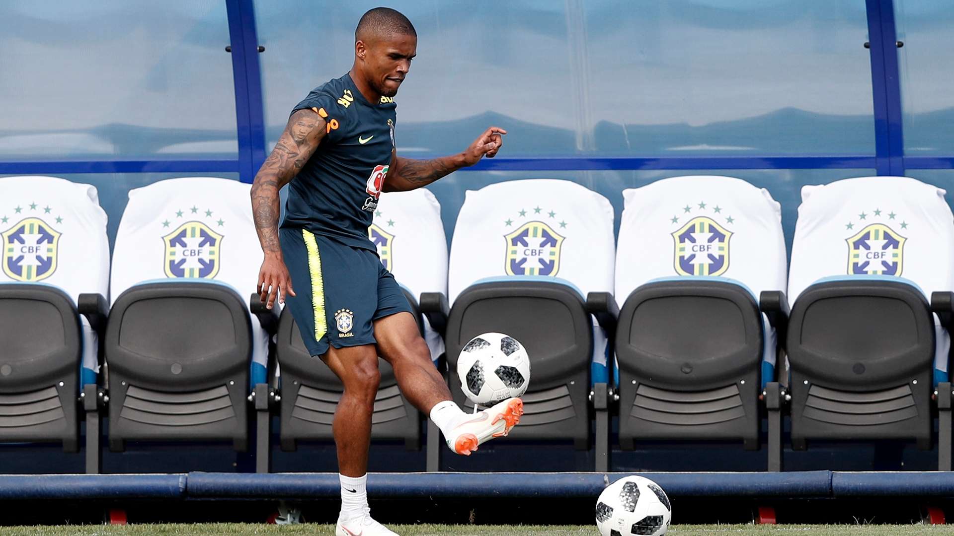 Douglas Costa Brasil treino Copa do Mundo 29 06 18