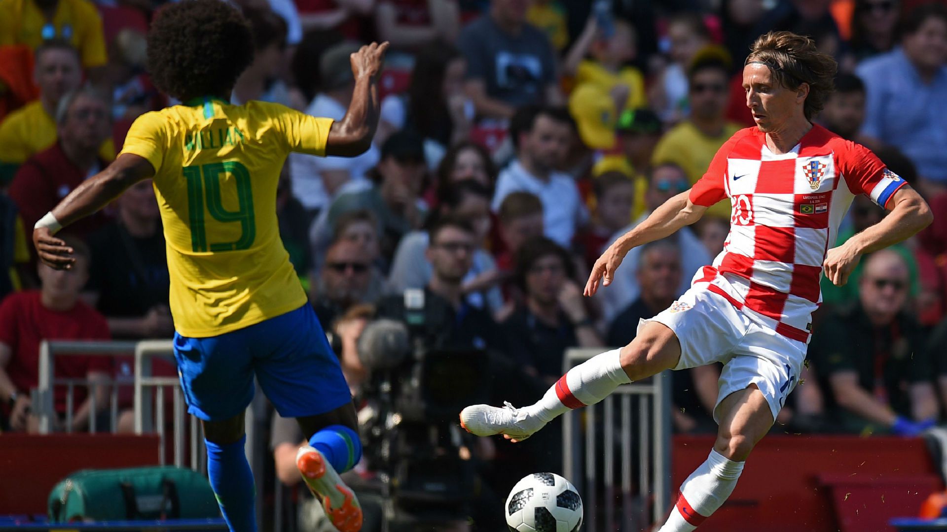 brazil croatia - luka modric willian - 03062018