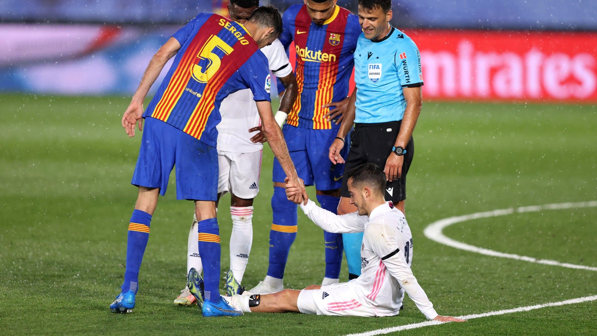 Lucas Vazquez Sergio Busquets Real Madrid FC Barcelona