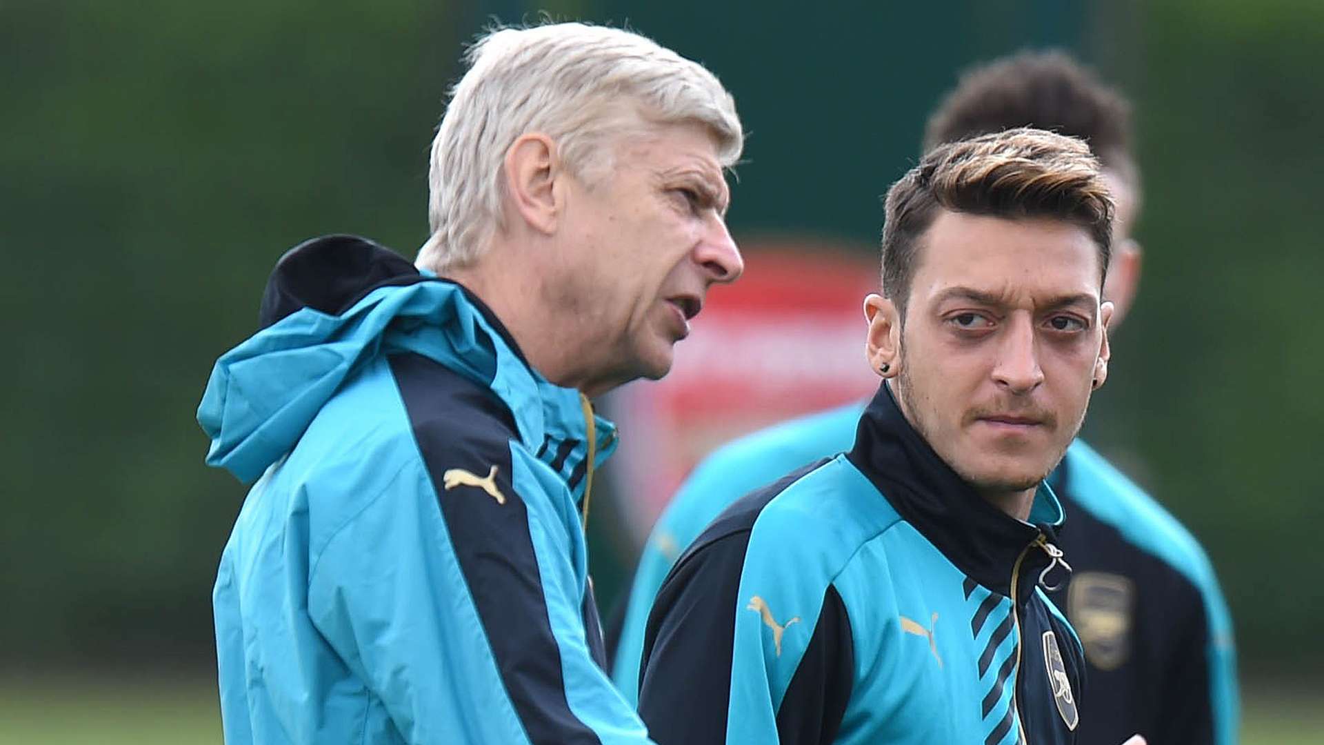 Arsene Wenger Mesut Özil Arsenal Training 23092015