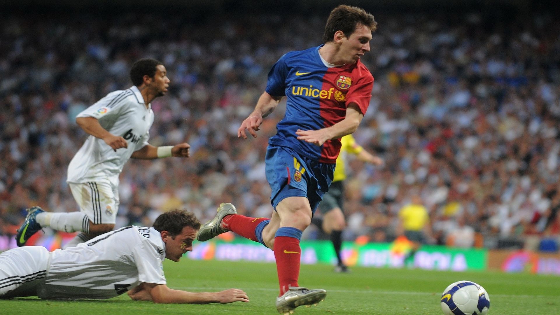 Lionel Messi - Real Madrid Barcelona 2009