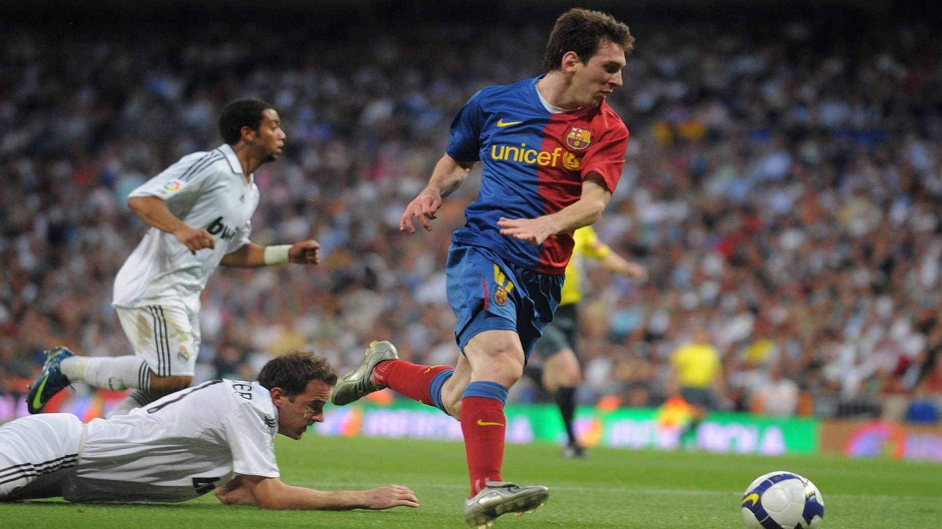 Lionel Messi - Real Madrid Barcelona 2009
