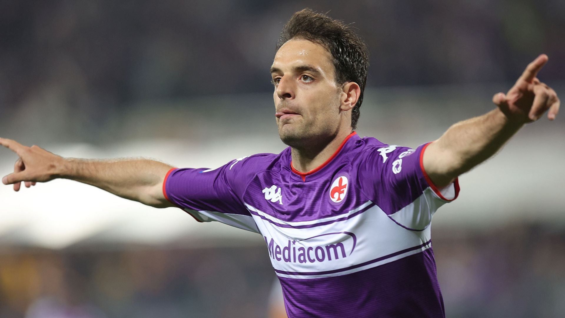 Bonaventura celebrating Fiorentina Roma 2021 2022