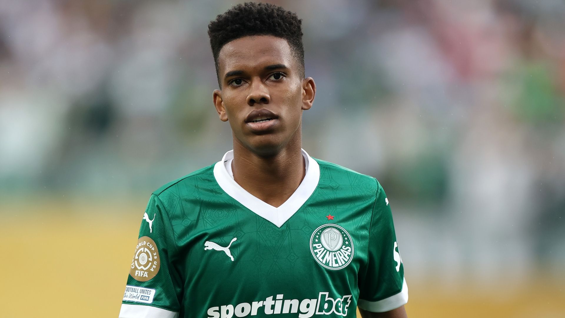 Palmeiras Boss Fires Stern Warning to Estevao Ahead of Chelsea Clash