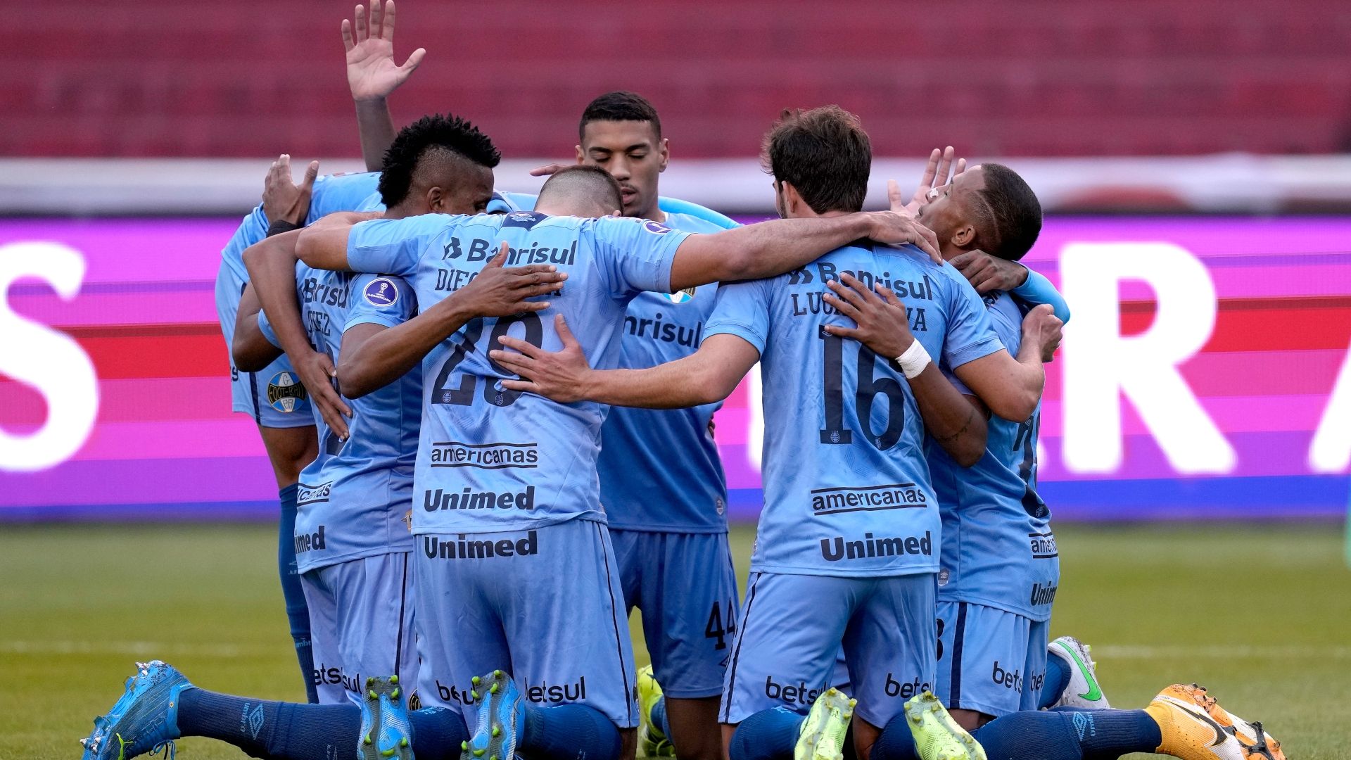 Comemoração em LDU x Grêmio, oitavas da Sul-Americana, 13072021