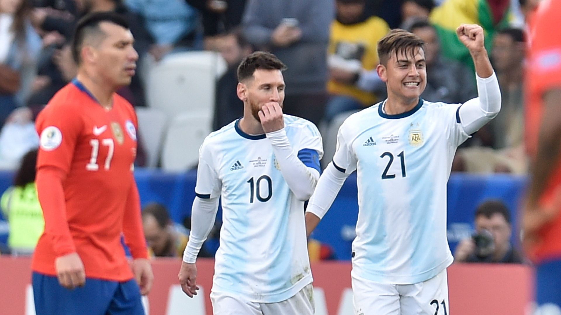 Paulo Dybala, Leo Messi, Gary Medel