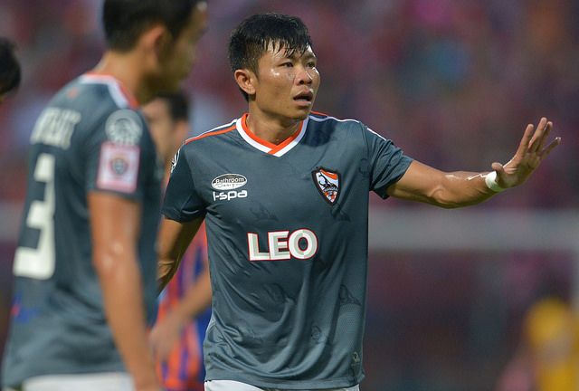 ยุทธจักร ก้อนจันทร์