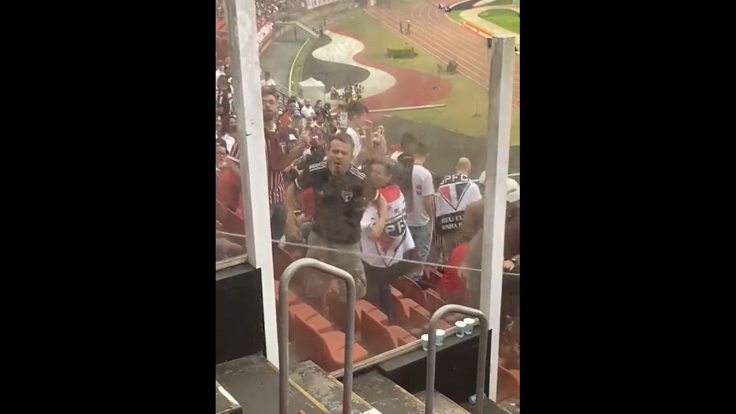 Torcedor gesto racista, São Paulo x Fluminense