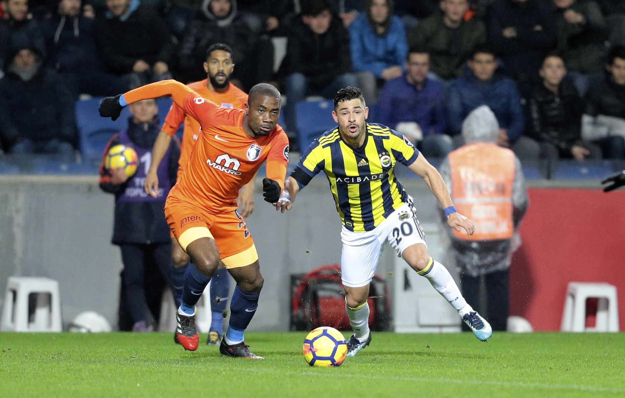 Aurelien Chedjou Giuliano Basaksehir Fenerbahce 02/11/18