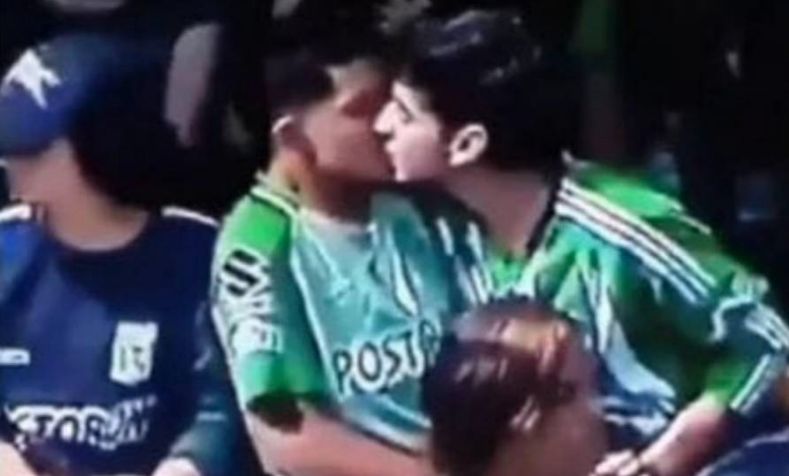 Beso hinchas de Atlético Nacional