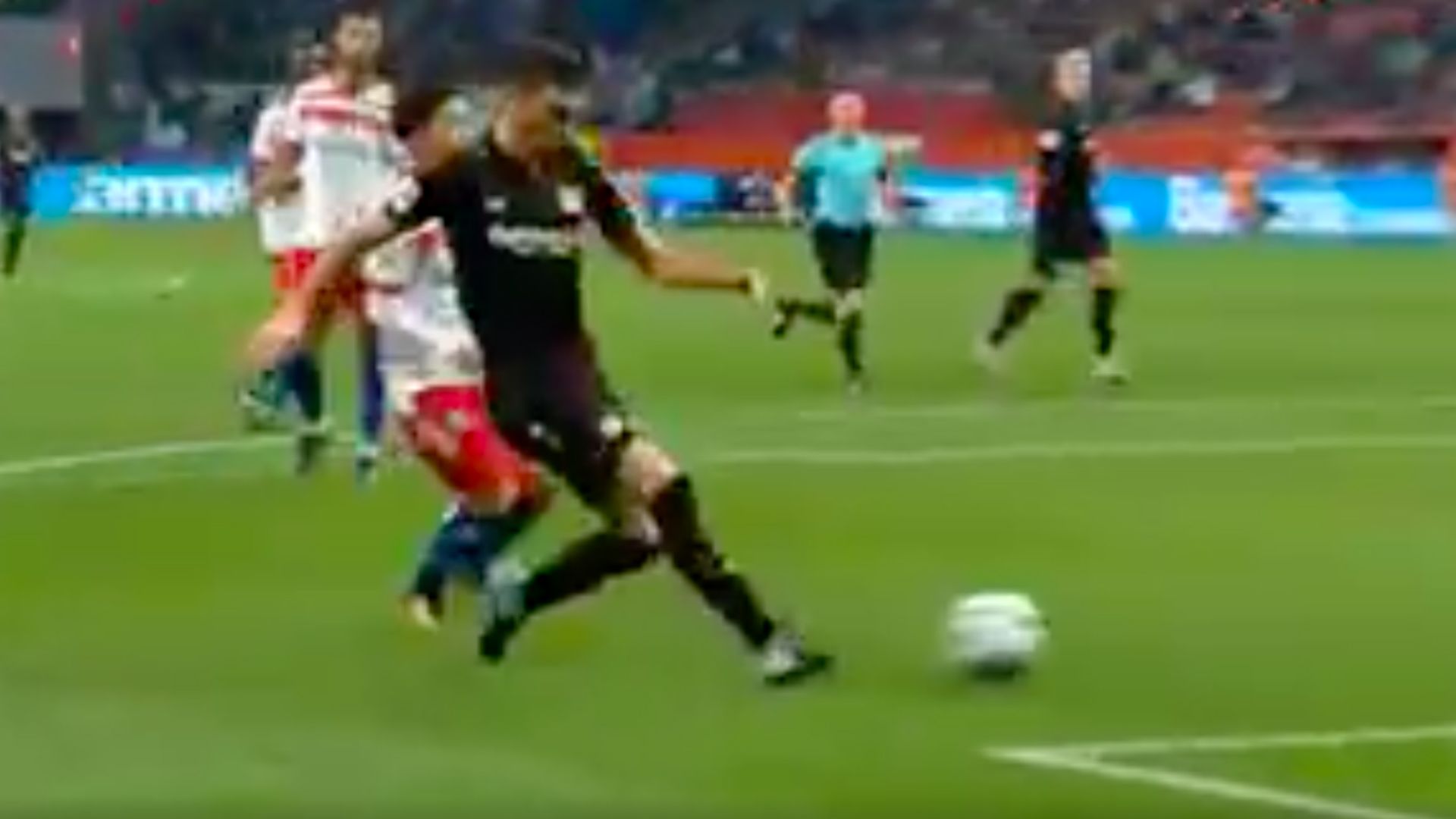 Lucas Alario asistencia