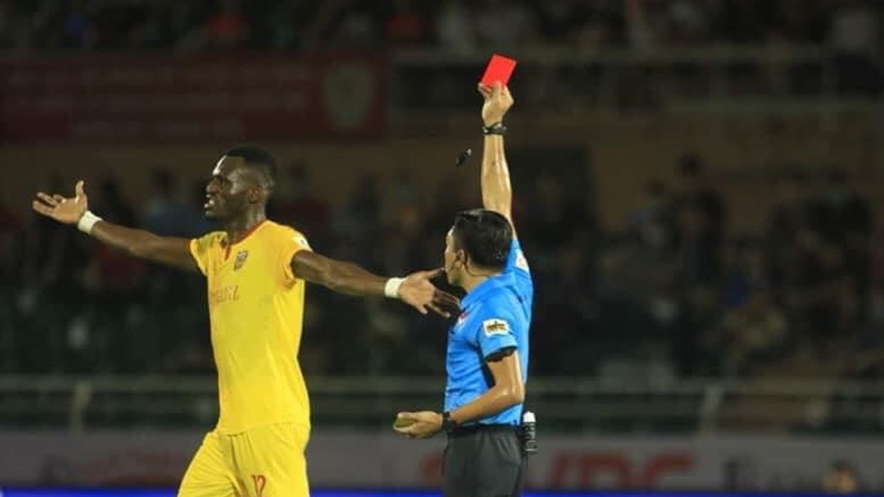 Kelly Kester Nguyen Ngoc Chau referee | Ha Tinh V.League 2021