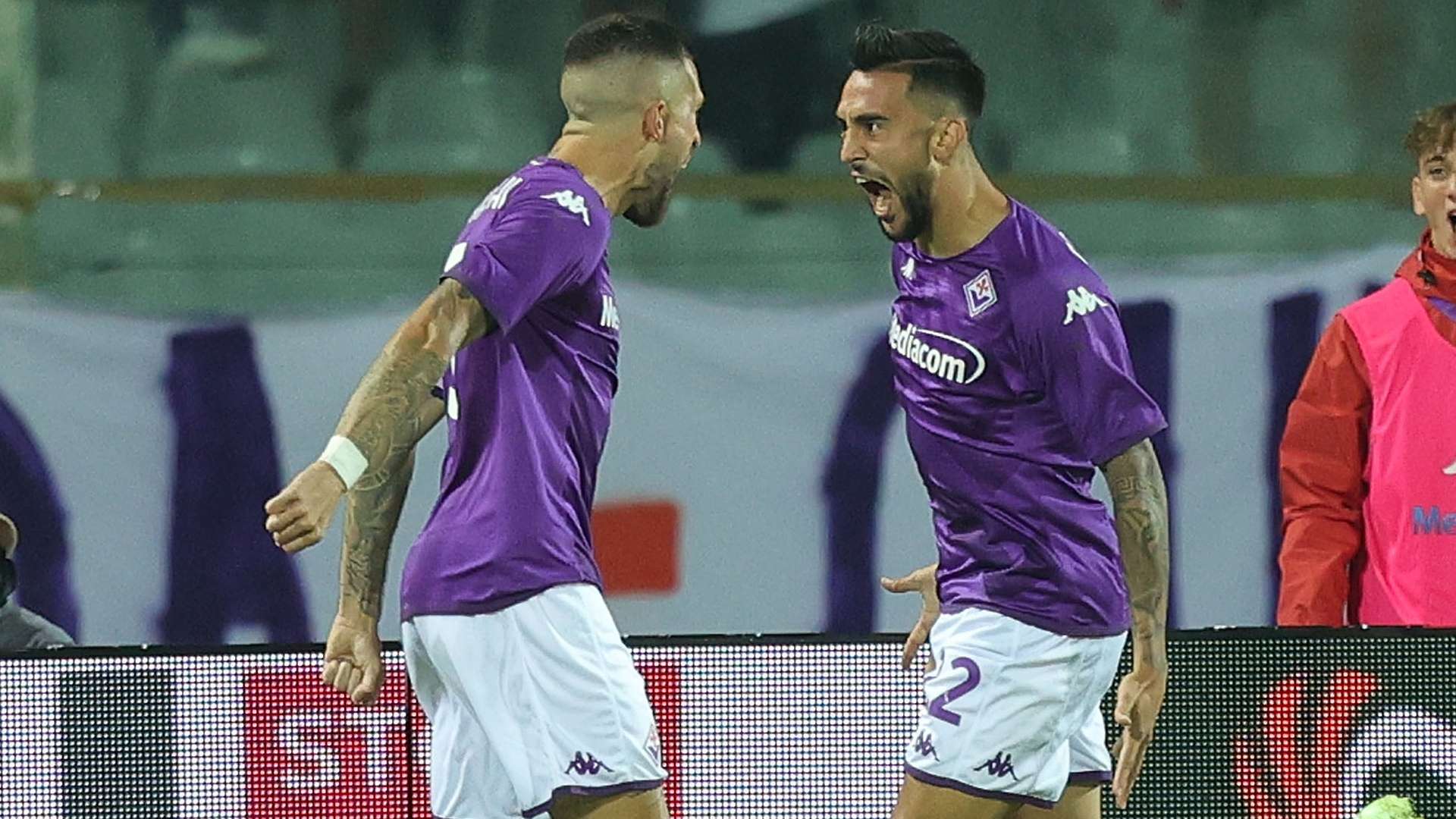 Gonzalez Fiorentina celebrating Conference League