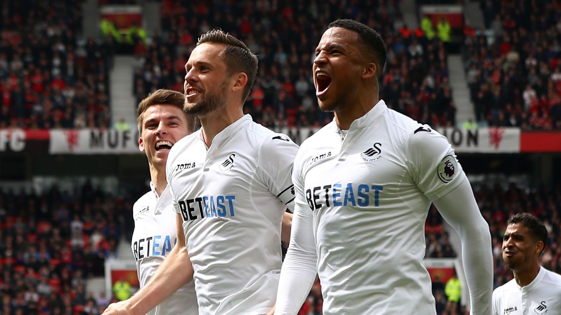 Gylfi Sigurdsson Martin Olsson Swansea