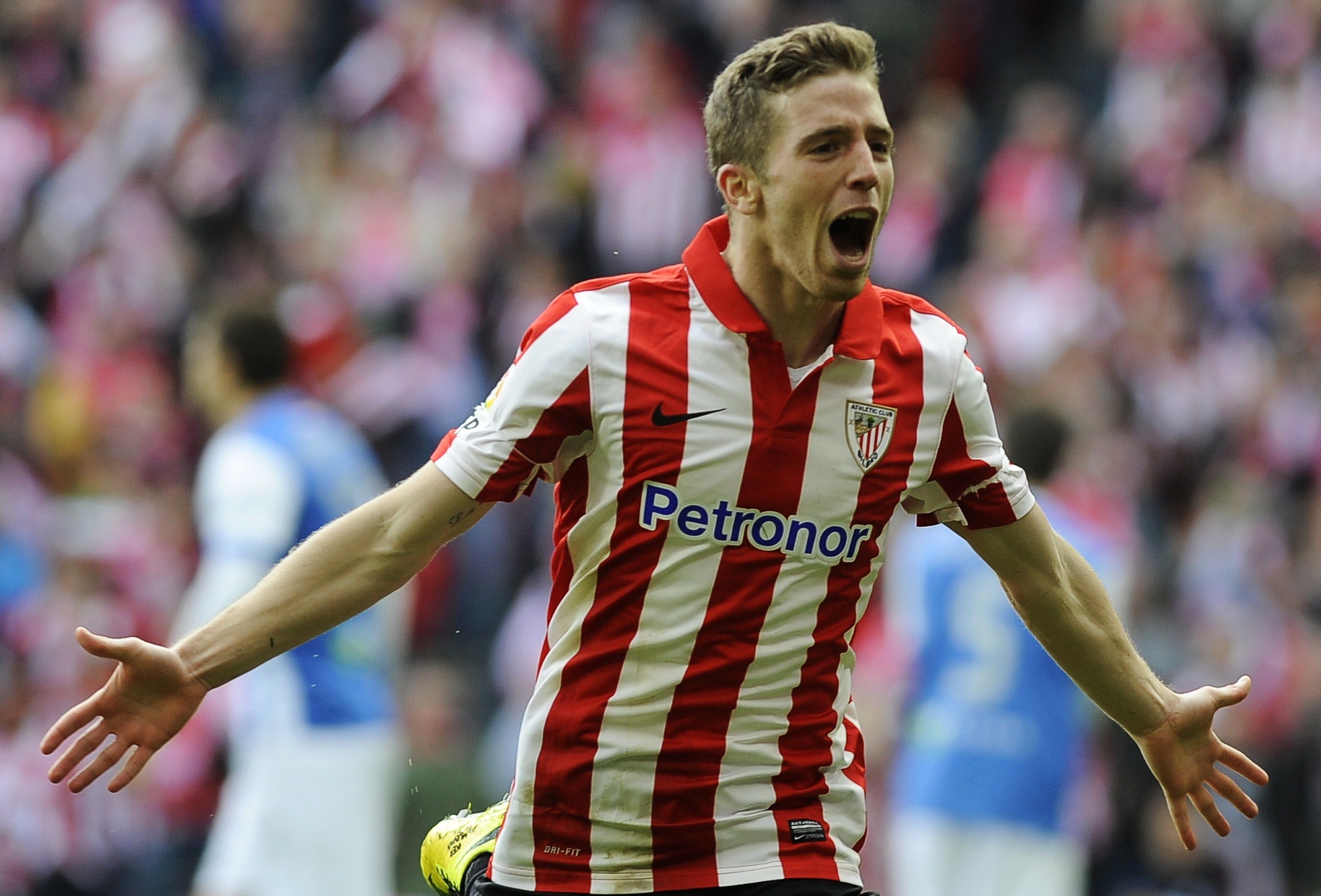 Iker Muniain celebrates