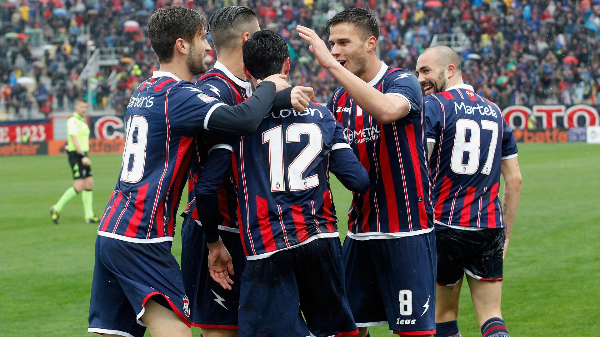 Crotone celebrating Serie A 02262017