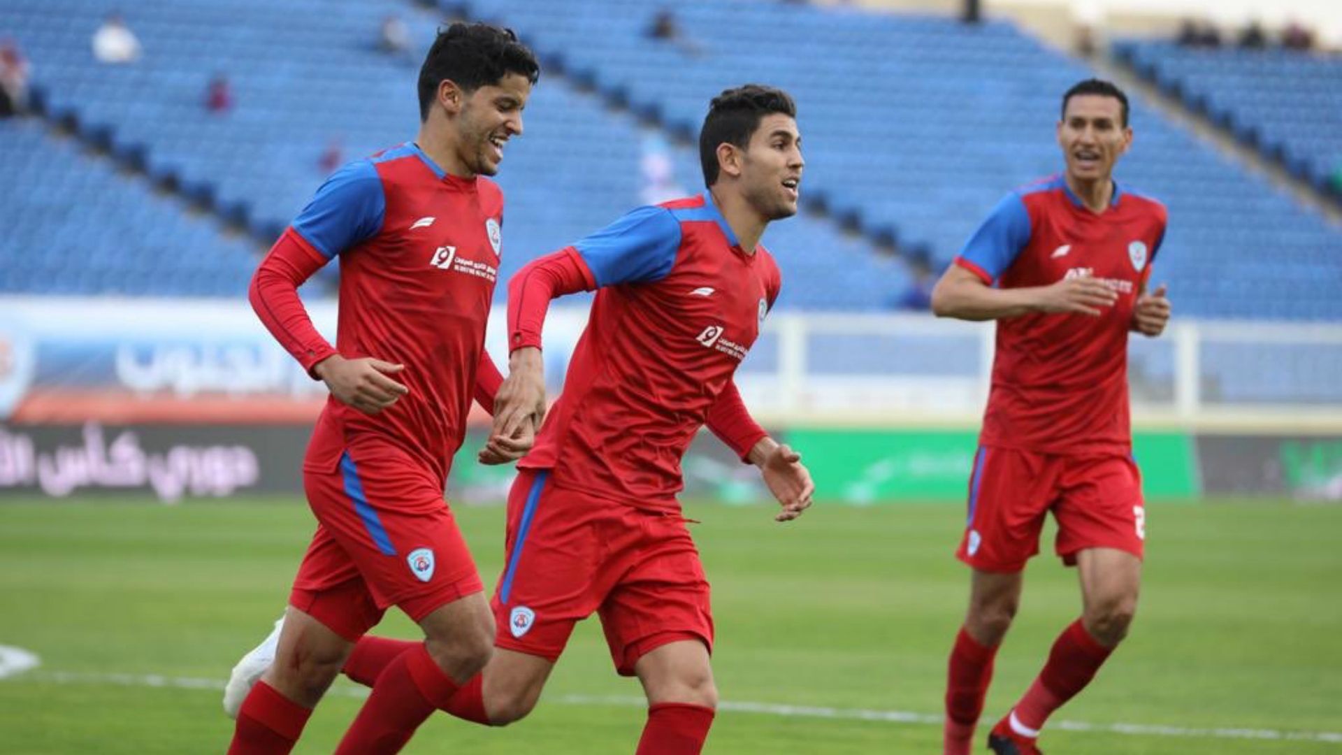 سعد بقير يحتفل بهدف أبها ضد الشباب في الدوري السعودي