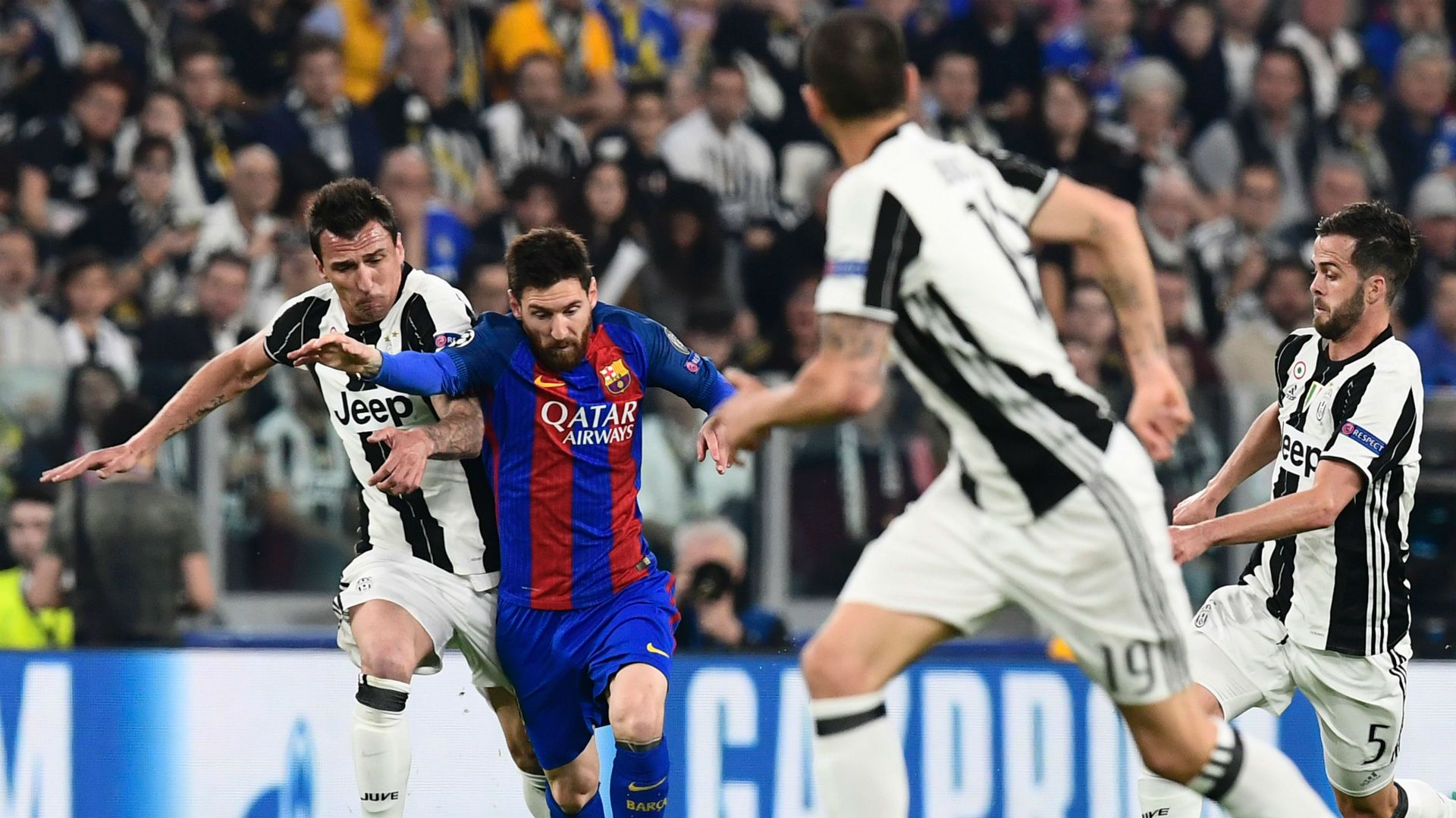 Mandzukic Messi Juventus Barcelona Champions League 11 04 2017