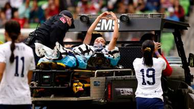 Swanson stretcher USWNT Ireland 2023