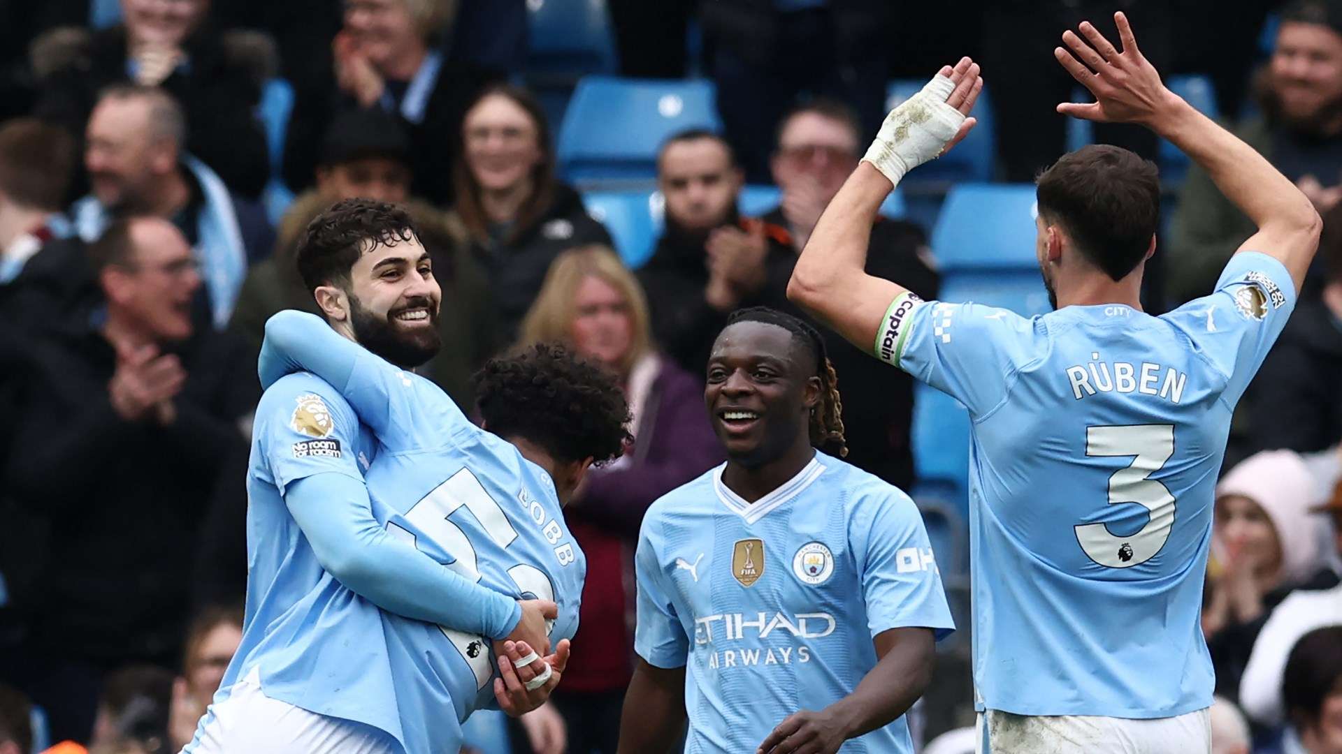 Manchester City celebrating Josko Gvardiol goal against Luton