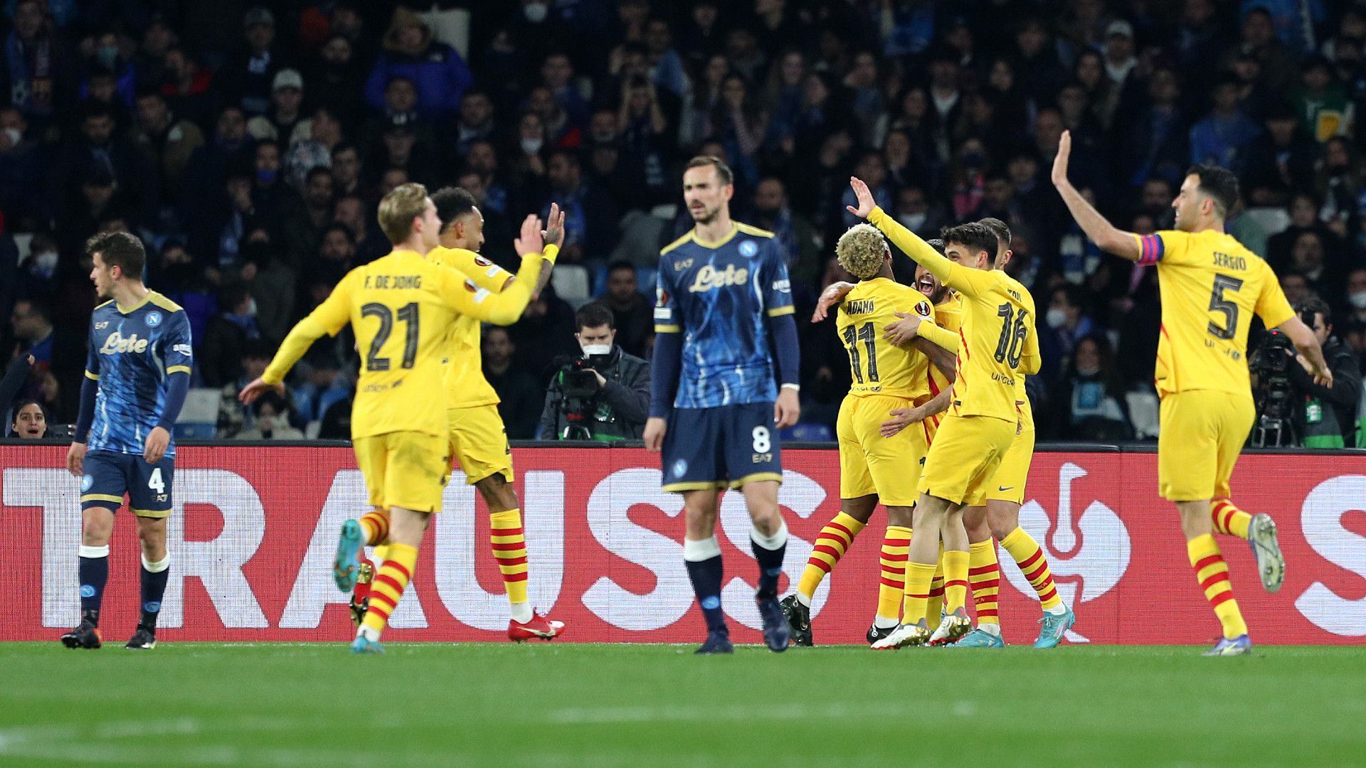 celebrate Napoli Barcelona Europa League