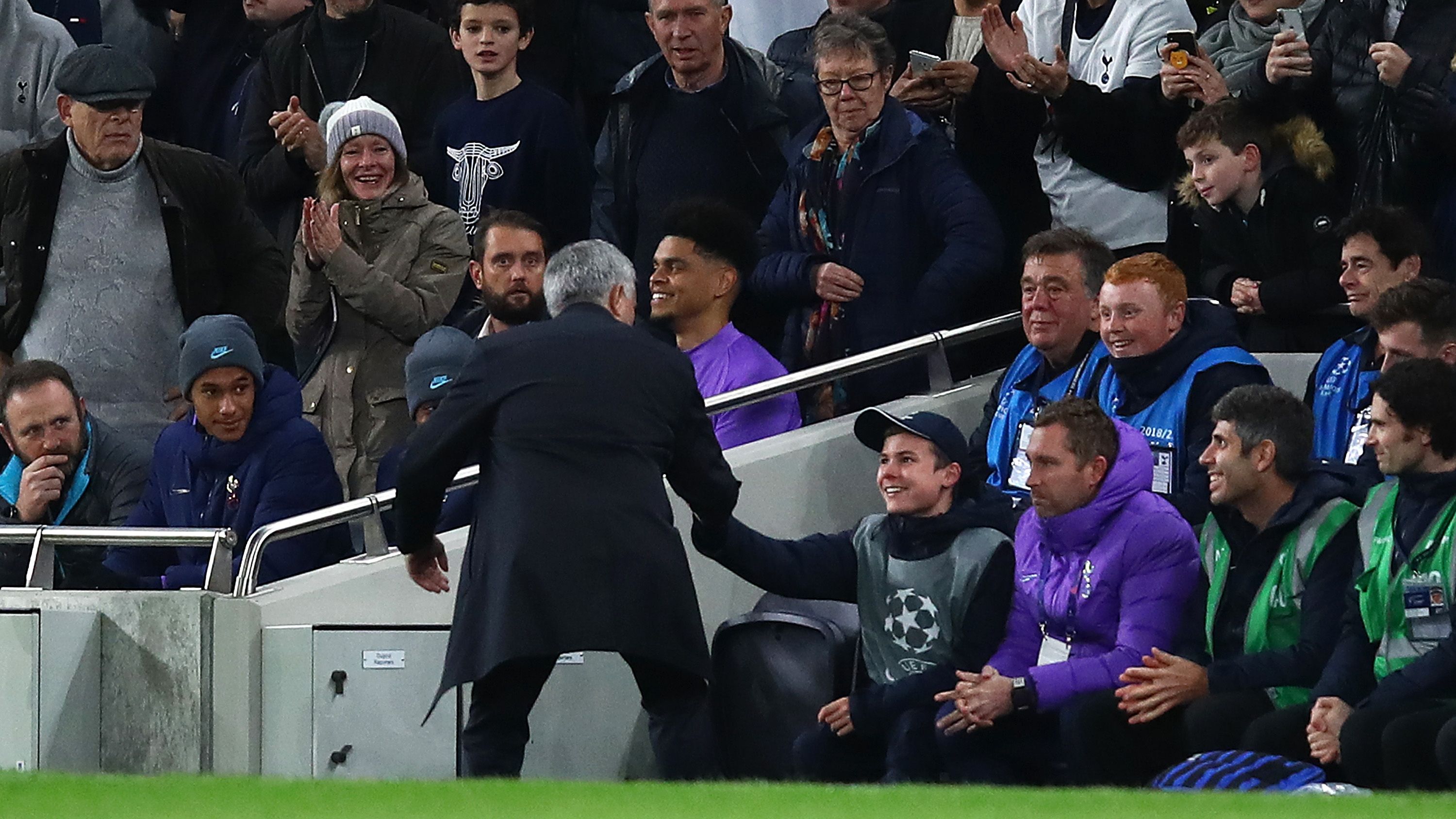 Jose Mourinho/Ballboy Tottenham 2019-20
