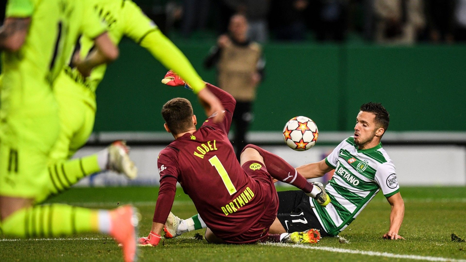 Gregor Kobel Dortmund 24112021