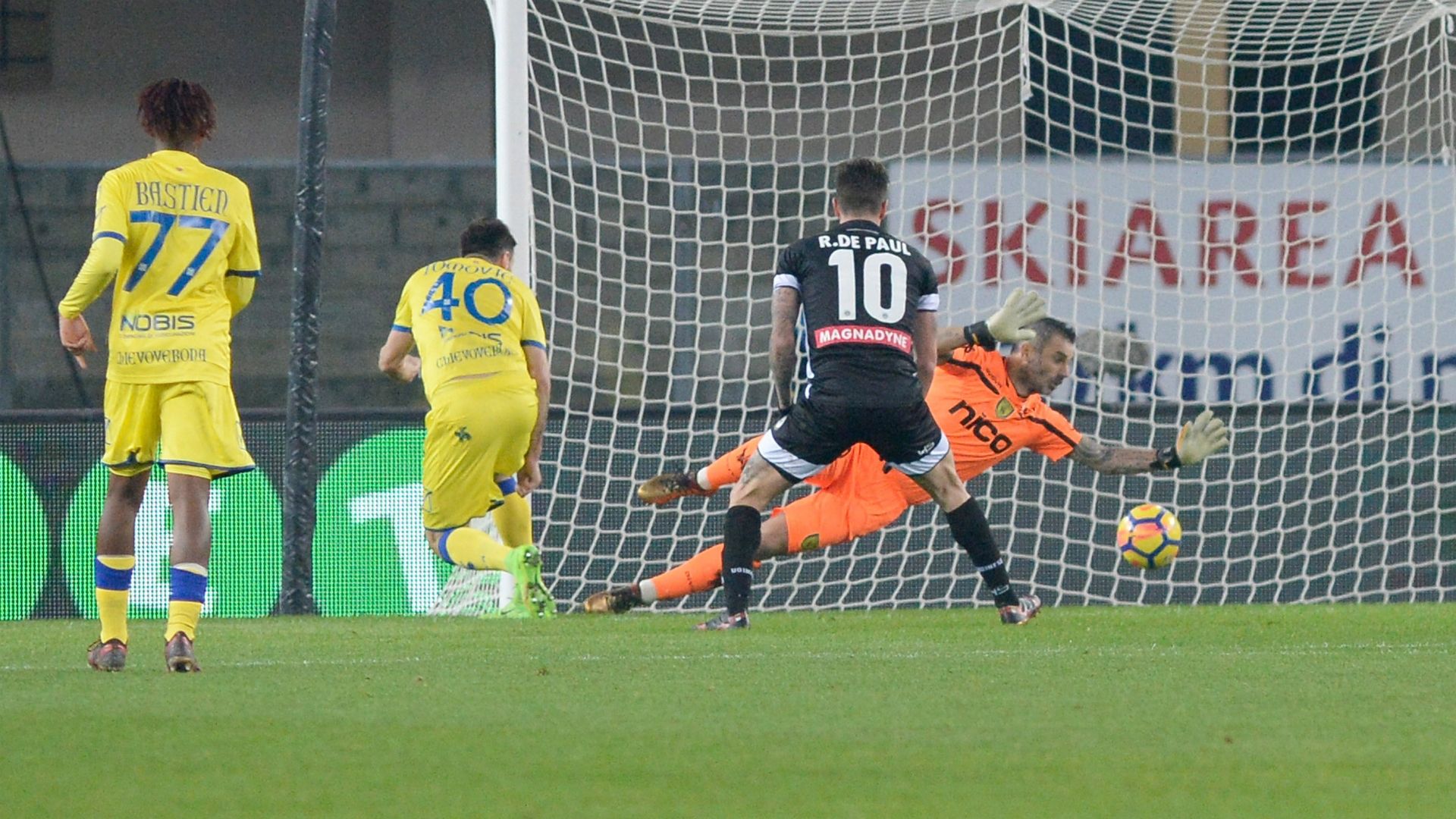 Nenad Tomovic Rodrigo De Paul Stefano Sorrentino Chievo Udinese Serie A