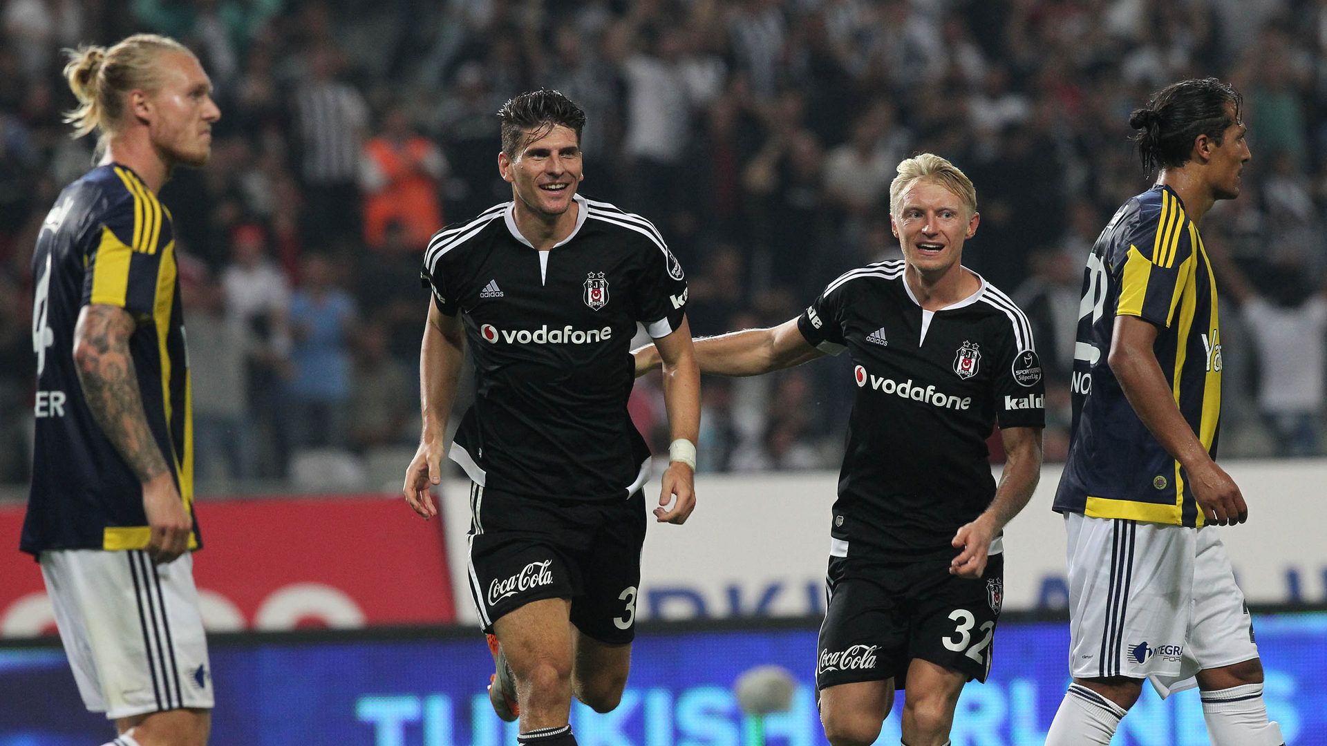 Besiktas Fenerbahce Mario Gomez 2015