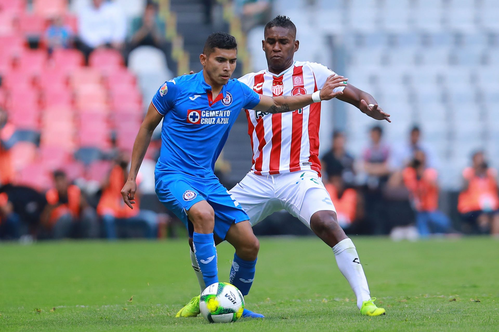 Cruz Azul Necaxa Orbelín Pineda Brayan Beckeles