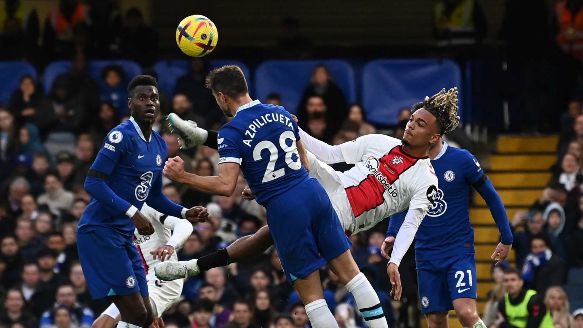 セインツ戦で頭部負傷のアスピリクエタ、大事に至らなかった模様…SNSで