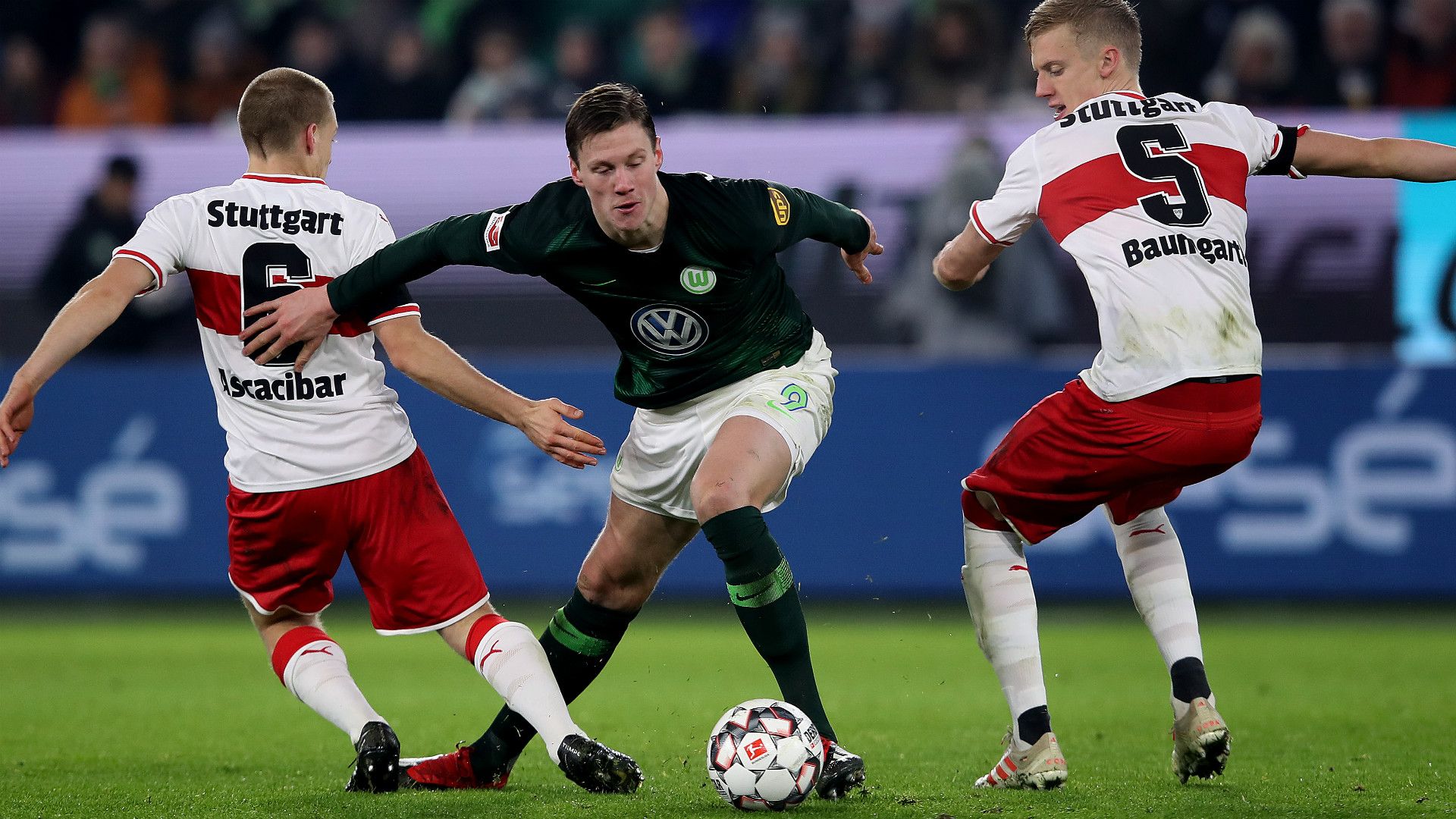 SANTIAGO ASCACIBAR TIMO BAUMGARTL STUTTGART WOUT WEGHORST WOLFSBURG GERMAN BUNDESLIGA 18122018