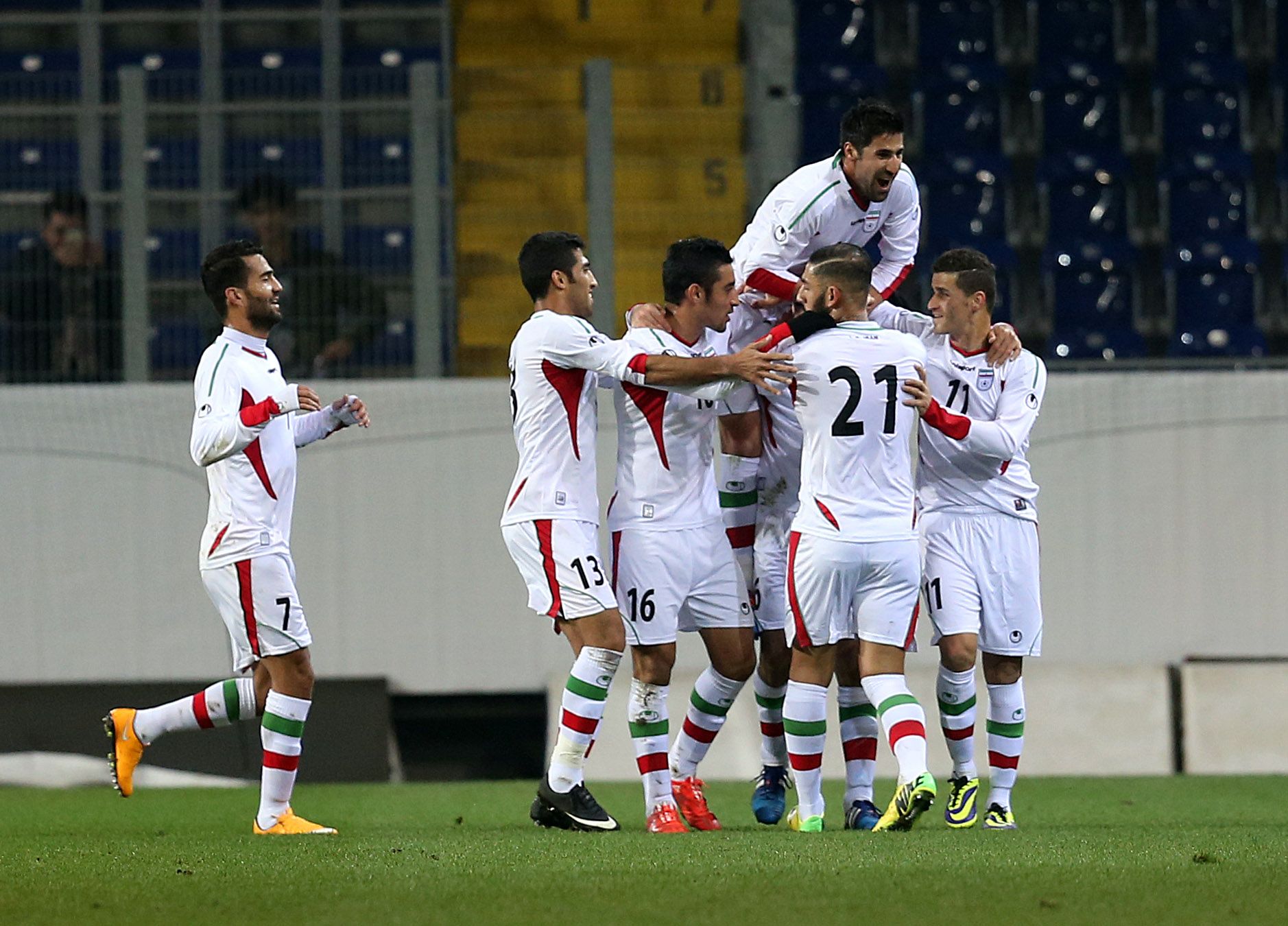 El festejo del primer gol de Irán.