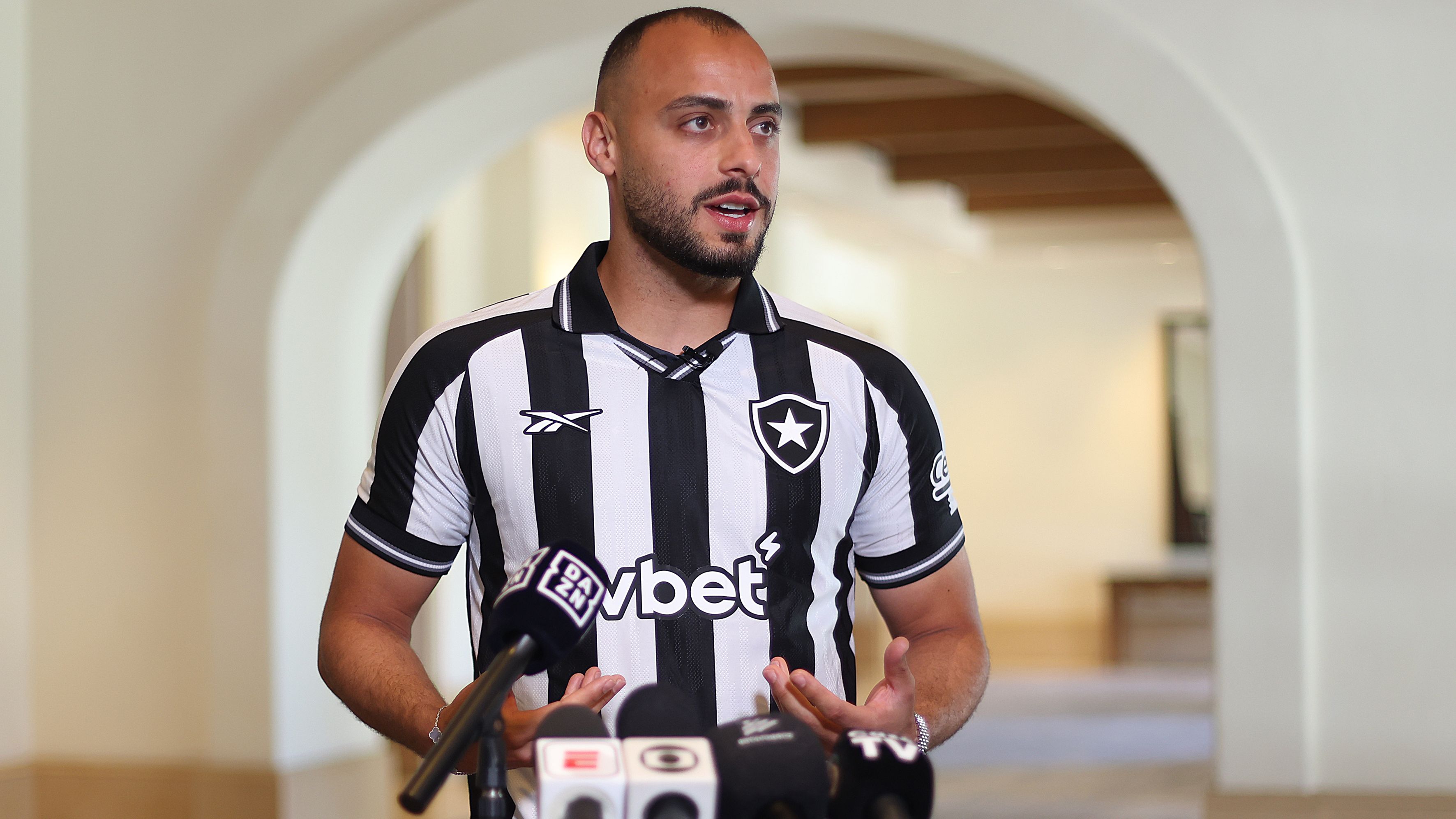 Arthur Cabral apresentação Botafogo 2025